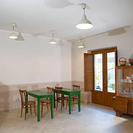 Il Moro Bianco Oda ve Kahvaltı Teano